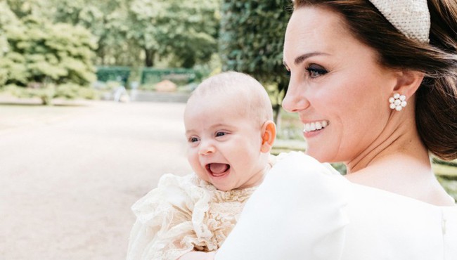 Người hâm mộ phát sốt khi rò rỉ hình ảnh mới nhất của Hoàng tử út Louis tròn 6 tháng tuổi bên cạnh cha mẹ - Ảnh 3.