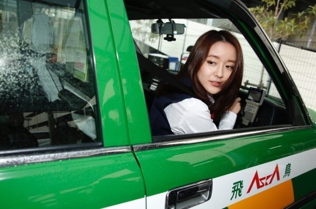 Gặp gỡ nữ tài xế taxi xinh đẹp quyến rũ nhất Nhật Bản - Ảnh 4.