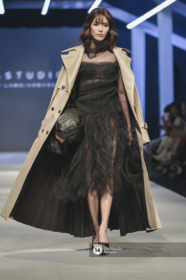 Võ Hoàng Yến mở màn VIFW xuất sắc, Lan Khuê làm vedette trong show Lâm Gia Khang - Ảnh 5. Võ Hoàng Yến mở màn VIFW xuất sắc, Lan Khuê làm vedette trong show Lâm Gia Khang - Ảnh 5.