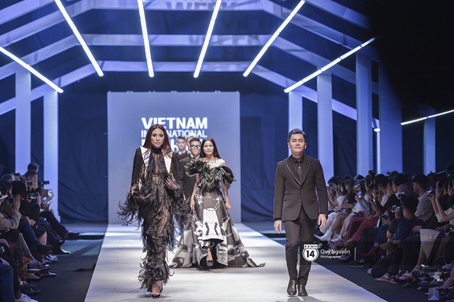 Võ Hoàng Yến mở màn VIFW xuất sắc, Lan Khuê làm vedette trong show Lâm Gia Khang - Ảnh 2. Võ Hoàng Yến mở màn VIFW xuất sắc, Lan Khuê làm vedette trong show Lâm Gia Khang - Ảnh 2.