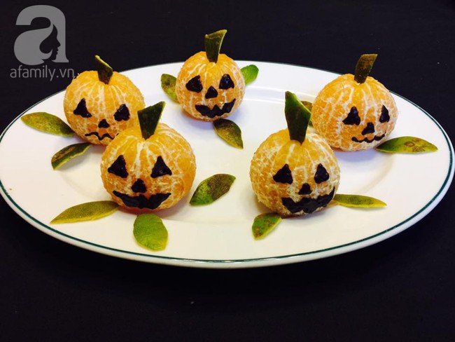 Chỉ với 3 bước và 2 nguyên liệu bạn có thể làm đồ ăn Halloween cực cute cho bé! - Ảnh 4. Chỉ với 3 bước và 2 nguyên liệu bạn có thể làm đồ ăn Halloween cực cute cho bé! - Ảnh 4.