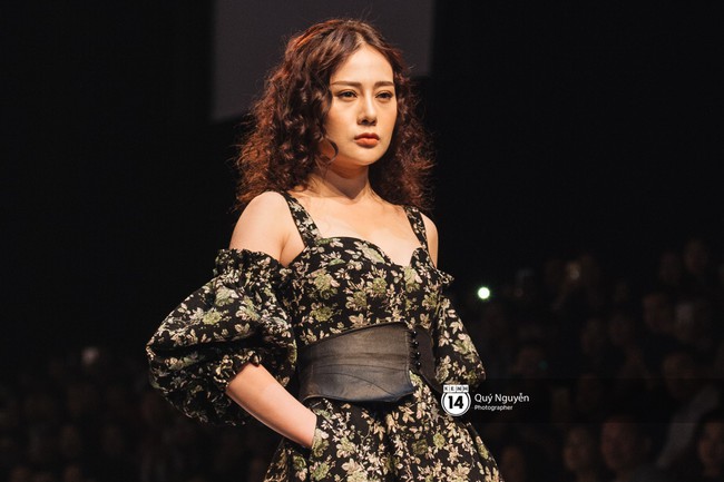 Bất ngờ lớn nhất VIFW 2018: Quỳnh Búp Bê làm vedette mở màn, trình diễn cực kỳ chuyên nghiệp - Ảnh 5.