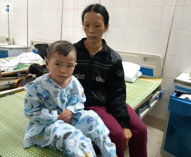 10 ngày thay đổi kỳ diệu của cậu bé người cóc trốn rừng núi xuống Hà Nội chữa bệnh - Ảnh 7.