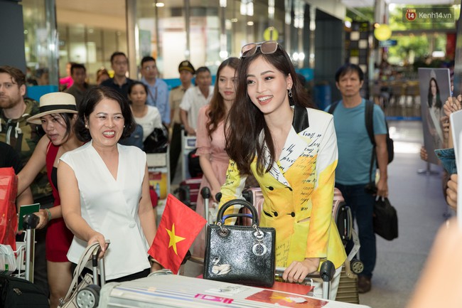 Hoa hậu Tiểu Vy ra tận sân bay đón Phương Nga trở về nước sau hành trình tại Miss Grand International 2018 - Ảnh 4.