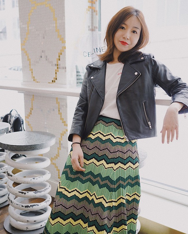 15 set đồ cho thấy áo khoác da là item “chất nhất, nàng nào diện lên cũng thời thượng và quyến rũ hơn hẳn - Ảnh 11. 15 set đồ cho thấy áo khoác da là item “chất nhất, nàng nào diện lên cũng thời thượng và quyến rũ hơn hẳn - Ảnh 11.