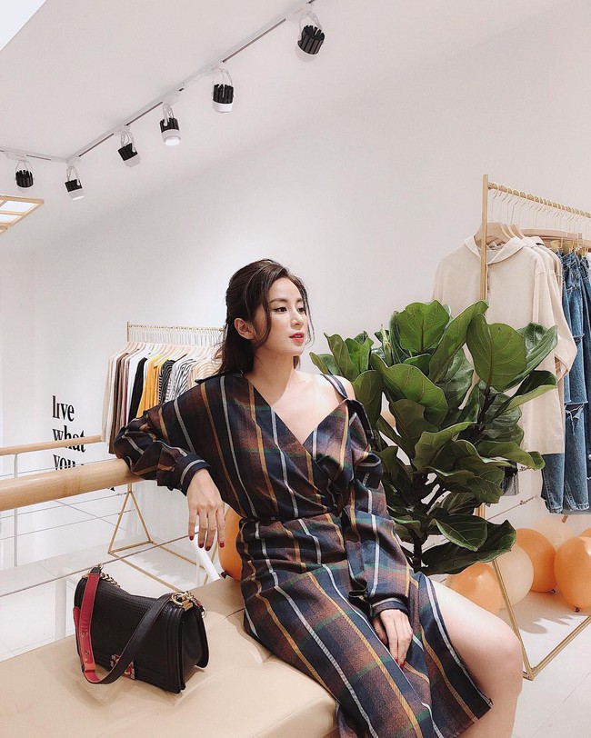 Street style hot mom tuần qua: Người bầu bí nhìn vẫn gọn gàng, người lên đồ đẹp xinh cả mẹ lẫn con - Ảnh 7.