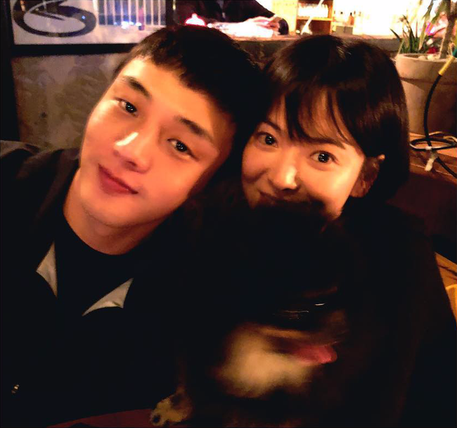 Song Hye Kyo bất ngờ đăng ảnh chụp với bạn thân Yoo Ah In và đòi điều này - Ảnh 1.