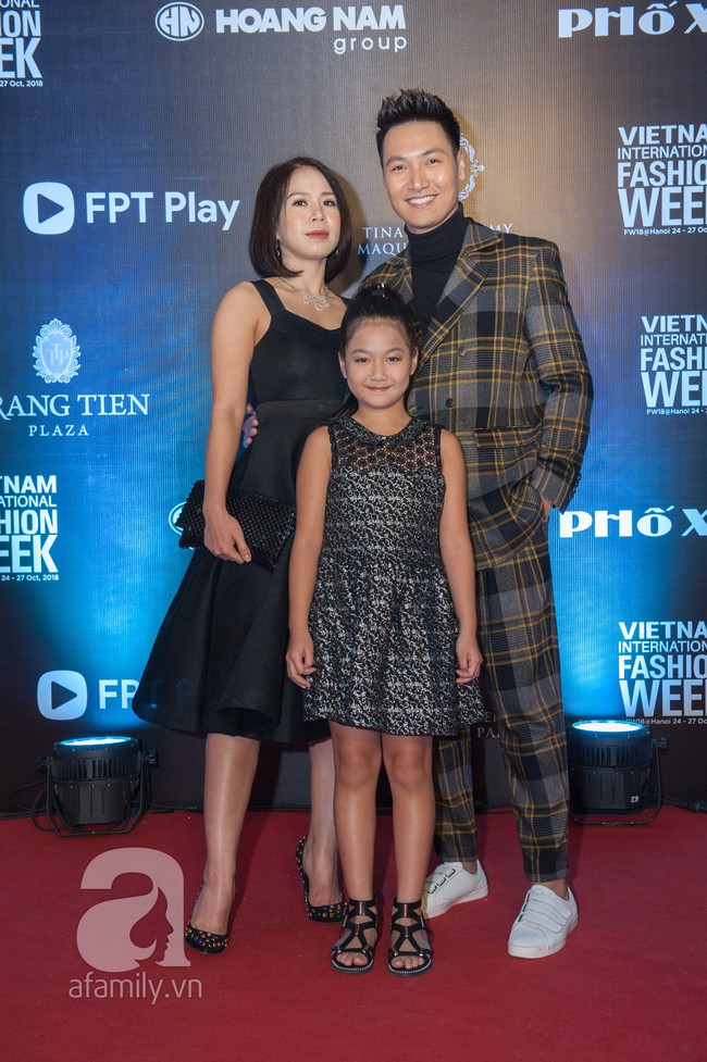 Thảm đỏ VIFW 2018 ngày cuối: Hương Giang nhìn ấm áp nhất, Đỗ Mỹ Linh tự cộng thêm tuổi vì chọn nhầm váy - Ảnh 10.