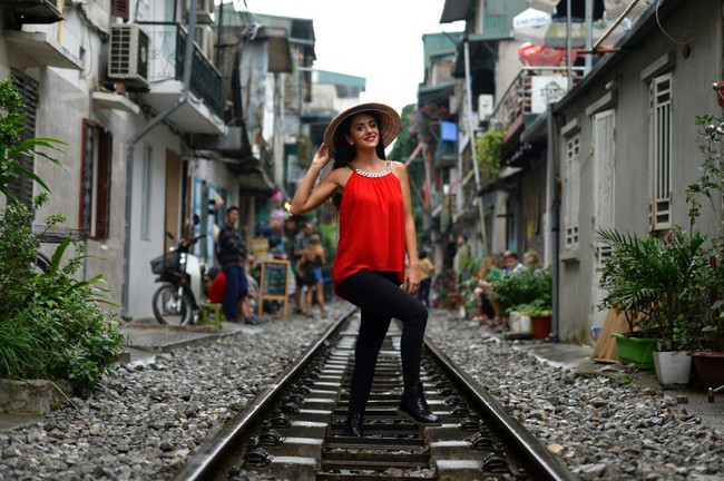 Tuyến đường sắt Hà Nội hot trên báo nước ngoài - Ảnh 1.