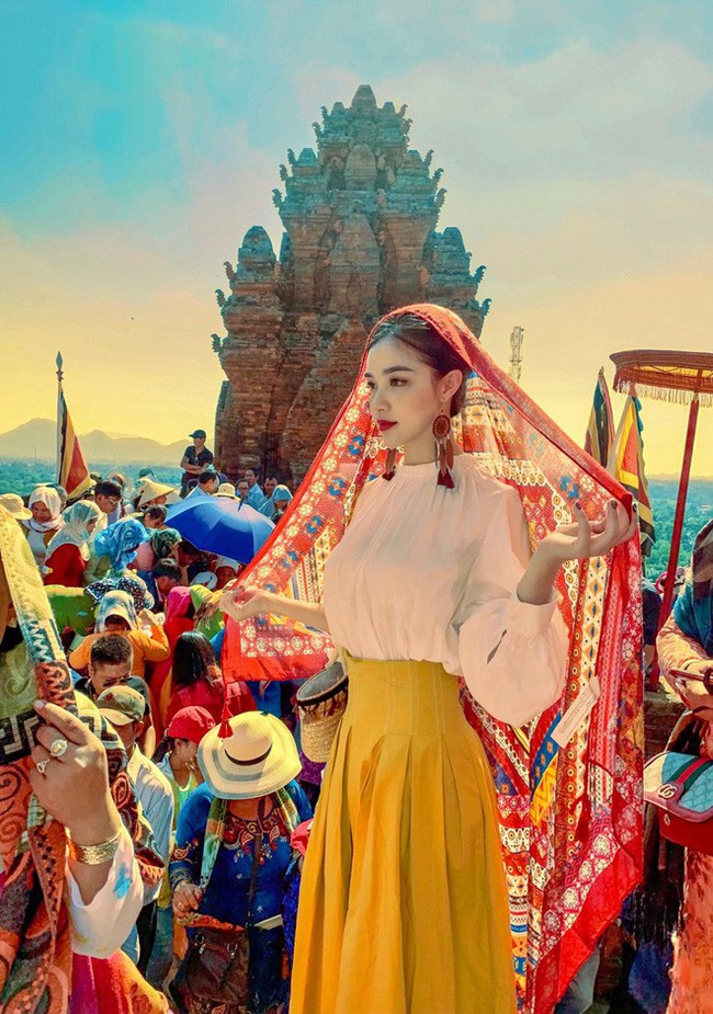 Loạt ảnh Ninh Thuận rực rỡ trong lễ hội khiến dân tình xuýt xoa, nhưng nhan sắc nữ chính mới là điều hút like nhất - Ảnh 1. Loạt ảnh Ninh Thuận rực rỡ trong lễ hội khiến dân tình xuýt xoa, nhưng nhan sắc nữ chính mới là điều hút like nhất - Ảnh 1.