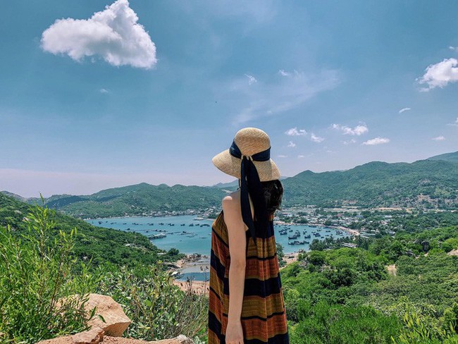 Loạt ảnh Ninh Thuận rực rỡ trong lễ hội khiến dân tình xuýt xoa, nhưng nhan sắc nữ chính mới là điều hút like nhất - Ảnh 12. Loạt ảnh Ninh Thuận rực rỡ trong lễ hội khiến dân tình xuýt xoa, nhưng nhan sắc nữ chính mới là điều hút like nhất - Ảnh 12.