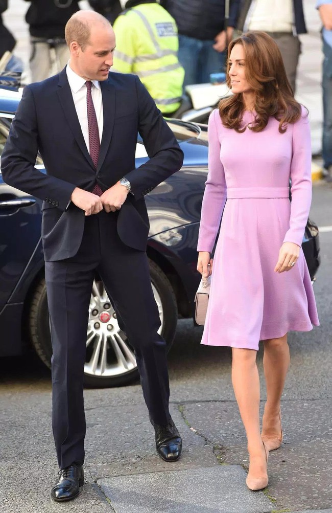 Vợ chồng Hoàng tử William gần đây đã chăm công khai tình tứ hơn rồi và tất cả là nhờ công của Hoàng tử Harry và Công nương Meghan - Ảnh 2.