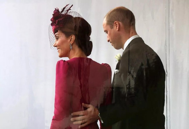 Vợ chồng Hoàng tử William gần đây đã chăm công khai tình tứ hơn rồi và tất cả là nhờ công của Hoàng tử Harry và Công nương Meghan - Ảnh 5.