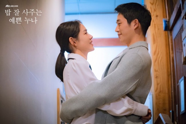 Jung Hae In thừa nhận chị đẹp Son Ye Jin thật sự đã mua cơm cho anh ăn ở ngoài đời - Ảnh 2.