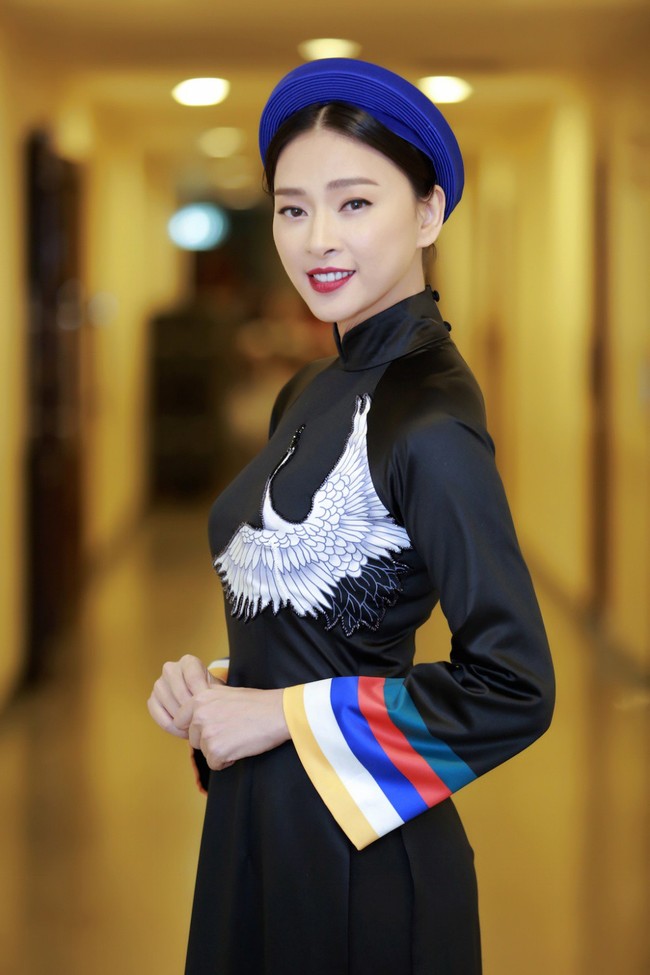 Đả nữ Ngô Thanh Vân diện áo dài gây ấn tượng mạnh tại LHP Quốc tế Hà Nội 2018 - Ảnh 5.