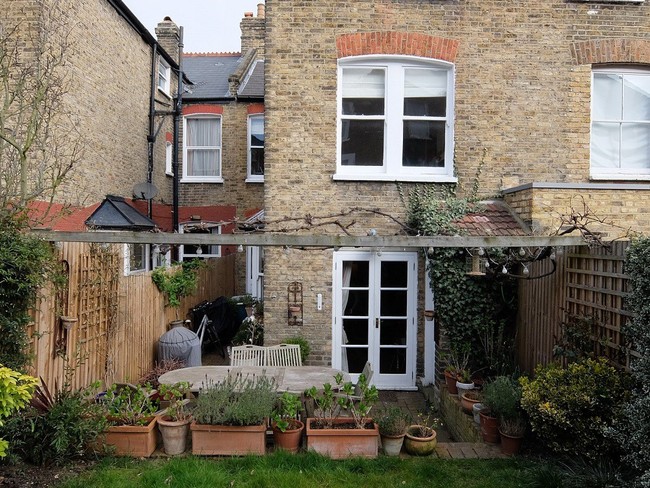 Ngôi nhà ở Luân Đôn sau cải tạo dường như to gấp đôi khiến ai cũng phải nể phục kiến trúc sư - Ảnh 1.
