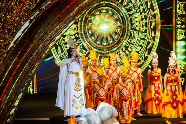 LHP quốc tế Hà Nội gây ấn tượng với sân khấu khai mạc mang chủ đề Hào Khí Lạc Hồng - Ảnh 7.
