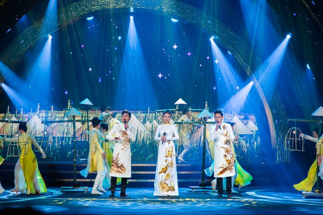 LHP quốc tế Hà Nội gây ấn tượng với sân khấu khai mạc mang chủ đề Hào Khí Lạc Hồng - Ảnh 4.