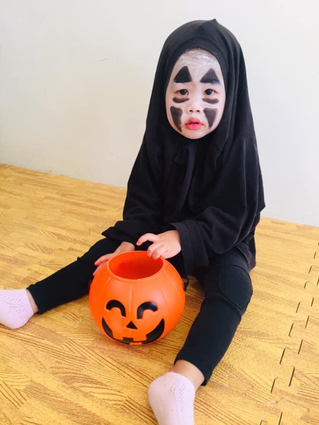 Đại chiến Halloween: Quên ma quỷ đi, giờ hóa trang thành đồ ăn vặt và trà sữa mới... đáng sợ - Ảnh 19.