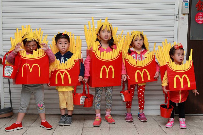 Đại chiến Halloween: Quên ma quỷ đi, giờ hóa trang thành đồ ăn vặt và trà sữa mới... đáng sợ - Ảnh 17.