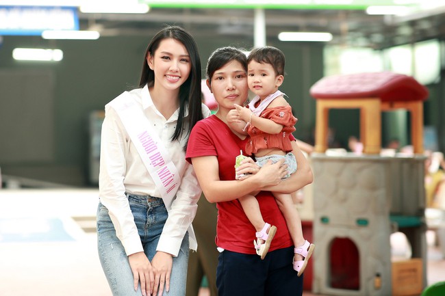 Hoa hậu Nhân ái Nguyễn Thúc Thùy Tiên bất ngờ được cử đi thi Miss International 2018 sau khi Á hậu Thúy An nhập viện - Ảnh 5.