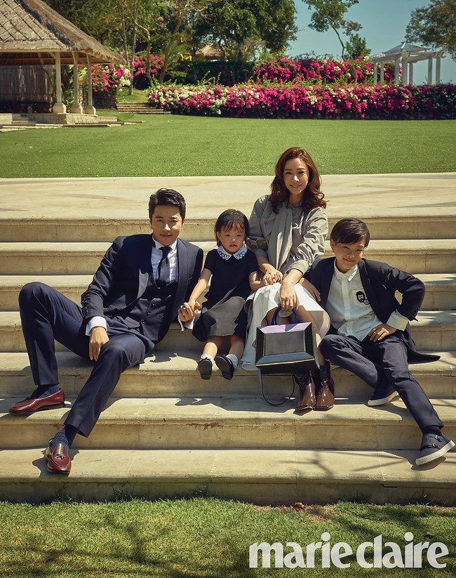 Bộ ảnh kỷ niệm 10 năm của vợ chồng Kwon Sang Woo: Bố mẹ đẹp miễn chê nhưng thần thái 2 con mới là điều mọi người chú ý - Ảnh 2.