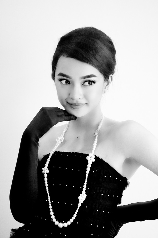 Kaity Nguyễn xinh đẹp hóa Audrey Hepburn hưởng ứng mùa Halloween - Ảnh 1.