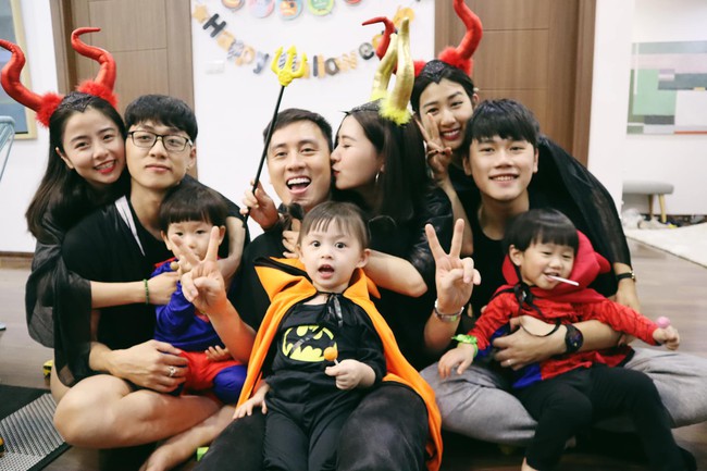 Halloween cập bến 3 gia đình hot nhất MXH: Xoài - Cam - Đậu biến hóa thành những siêu anh hùng dễ thương - Ảnh 1. Halloween cập bến 3 gia đình hot nhất MXH: Xoài - Cam - Đậu biến hóa thành những siêu anh hùng dễ thương - Ảnh 1.