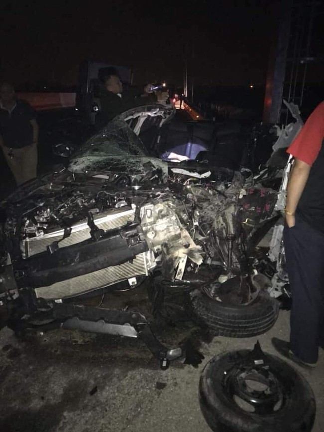 Tai nạn thảm khốc trên cao tốc Quảng Ninh - Hải Phòng, 2 người chết tại chỗ, 3 người nhập viện - Ảnh 2.