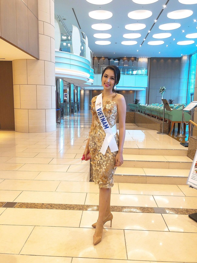 Đại diện Việt Nam Nguyễn Thúc Thùy Tiên ghi điểm bởi gu thời trang ấn tượng khi sang Nhật dự Miss International 2018 - Ảnh 15.