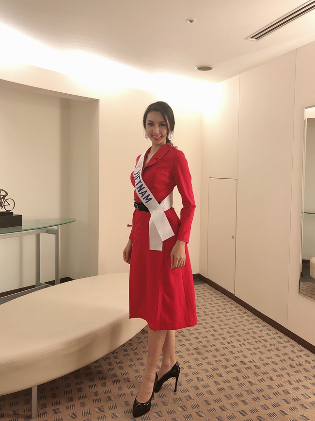 Đại diện Việt Nam Nguyễn Thúc Thùy Tiên ghi điểm bởi gu thời trang ấn tượng khi sang Nhật dự Miss International 2018 - Ảnh 6.