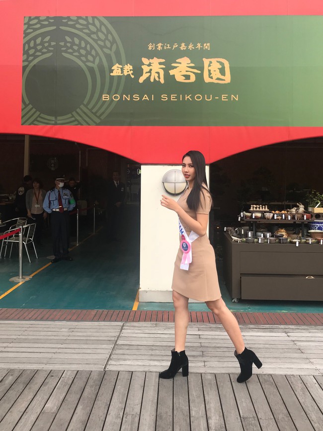 Đại diện Việt Nam Nguyễn Thúc Thùy Tiên ghi điểm bởi gu thời trang ấn tượng khi sang Nhật dự Miss International 2018 - Ảnh 11.