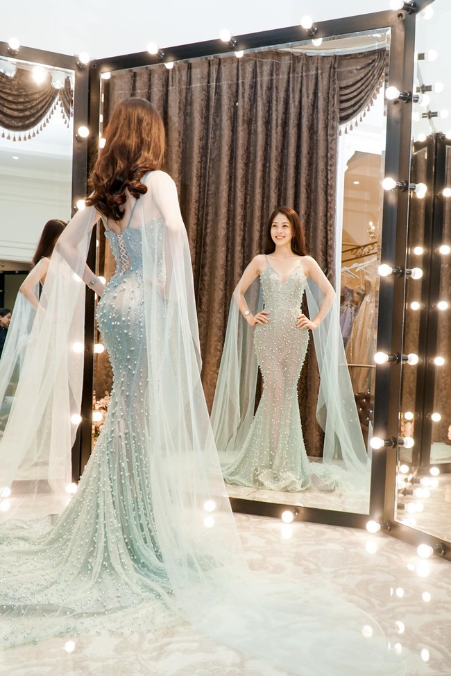 Hé lộ hình ảnh trong phòng thử đồ của Á hậu Phương Nga trước khi lên đường dự thi Miss Grand International 2018 - Ảnh 5.