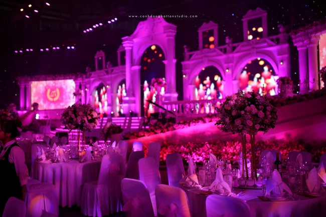 Đám cưới siêu khủng ở Đà Nẵng: Thuê nhà thi đấu có sức chứa hơn 7.000 khách, mời dàn ca sĩ nổi tiếng Đàm Vĩnh Hưng, Dương Triệu Vũ - Ảnh 2.