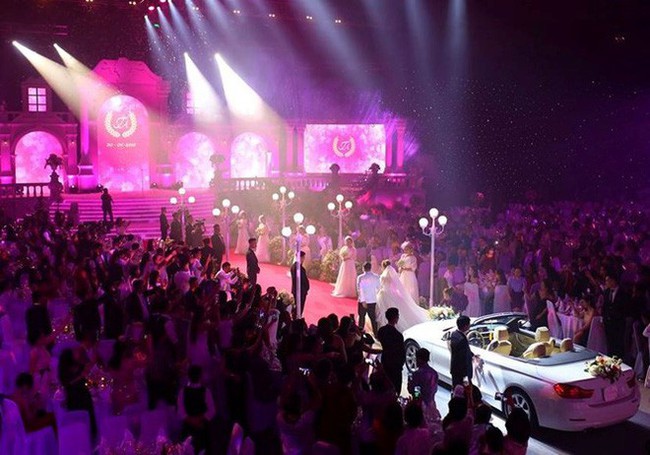Đám cưới siêu khủng ở Đà Nẵng: Thuê nhà thi đấu có sức chứa hơn 7.000 khách, mời dàn ca sĩ nổi tiếng Đàm Vĩnh Hưng, Dương Triệu Vũ - Ảnh 7.