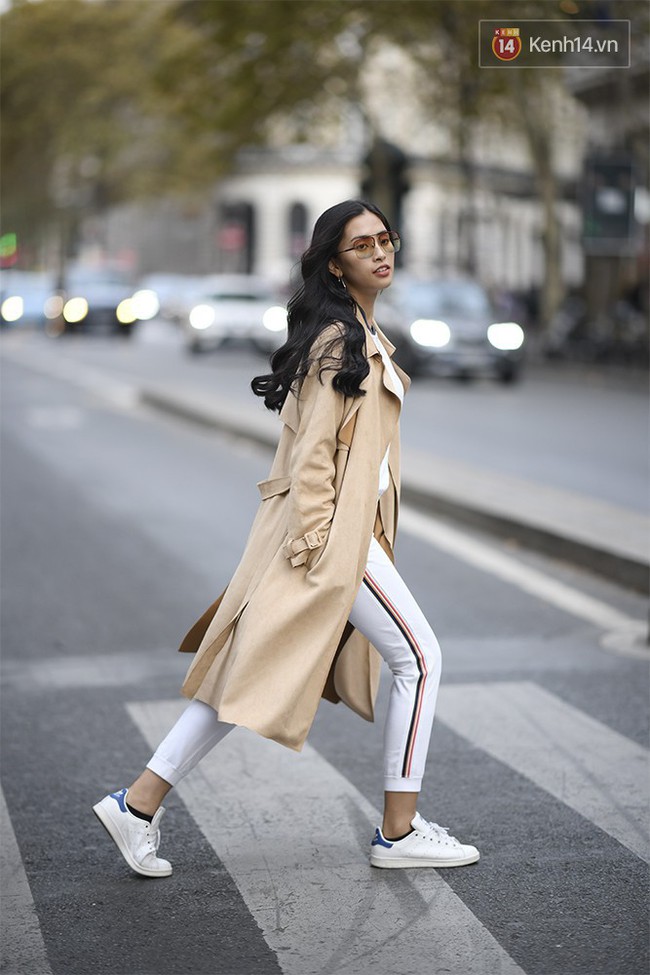 Cả Hà Tăng và Đỗ Mỹ Linh đều diện blazer kẻ, riêng mình HH Tiểu Vy chọn trench coat khởi động street style mùa thu - Ảnh 4.