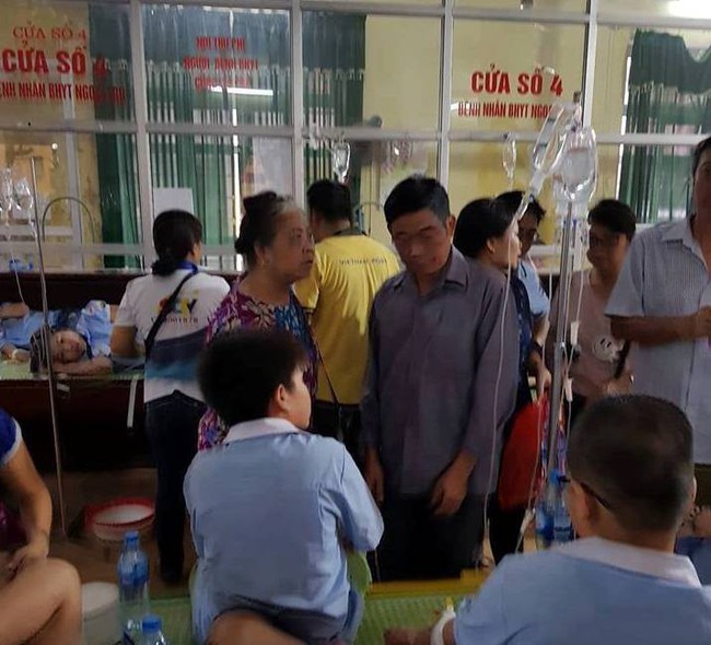 Ninh Bình: Sau bữa ăn trưa gần 200 học sinh nhập viện do có biểu hiện buồn nôn, sốt - Ảnh 4.