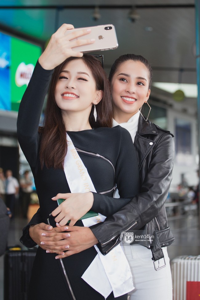 Vừa trở về từ Pháp, Trần Tiểu Vy ở lại sân bay để tiễn Bùi Phương Nga lên đường thi Hoa hậu Hòa bình Quốc tế - Ảnh 11.