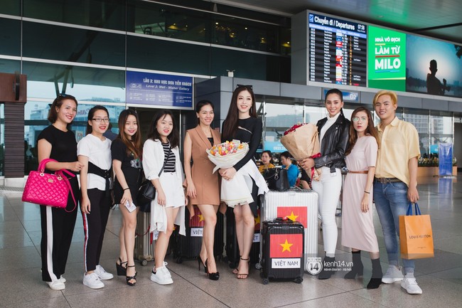 Vừa trở về từ Pháp, Trần Tiểu Vy ở lại sân bay để tiễn Bùi Phương Nga lên đường thi Hoa hậu Hòa bình Quốc tế - Ảnh 15.
