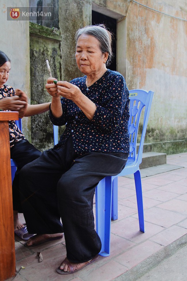 Về thăm ngôi làng ở Hà Nội có 1.000 quả cau mới cưới được vợ, người lớn trẻ nhỏ lúc nào môi cũng đỏ hồng - Ảnh 12.