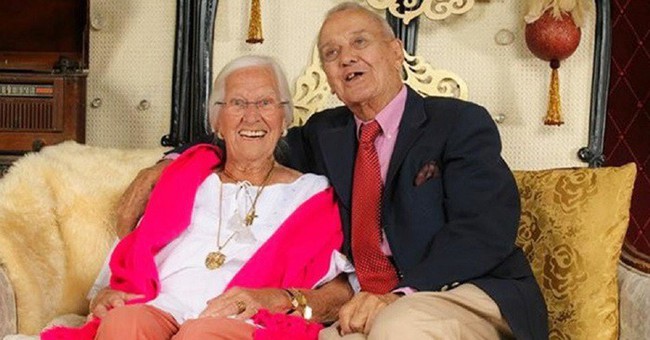 Cặp vợ chồng chung sống hạnh phúc với nhau 75 năm, thời điểm họ nhắm mắt xuôi tay càng chứng minh định mệnh là có thật - Ảnh 7.