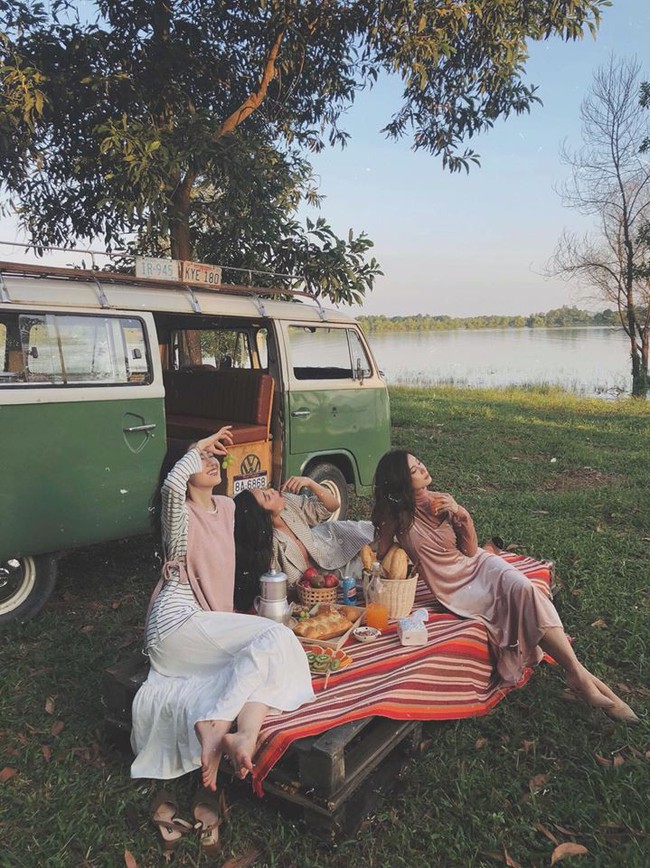 Cuối tuần của các hot mom: vợ đại gia kim cương bất ngờ khoe ảnh chụp theo trend ngã sấp mặt, bà bầu Hằng Túi bế con đi ăn tiệc - Ảnh 9. Cuối tuần của các hot mom: vợ đại gia kim cương bất ngờ khoe ảnh chụp theo trend ngã sấp mặt, bà bầu Hằng Túi bế con đi ăn tiệc - Ảnh 9.