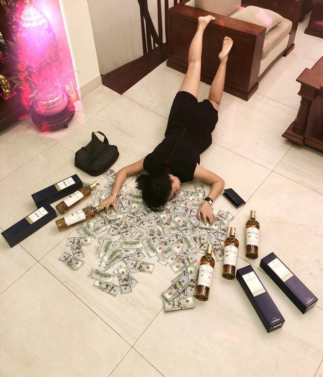Cuối tuần của các hot mom: vợ đại gia kim cương bất ngờ khoe ảnh chụp theo trend ngã sấp mặt, bà bầu Hằng Túi bế con đi ăn tiệc - Ảnh 4. Cuối tuần của các hot mom: vợ đại gia kim cương bất ngờ khoe ảnh chụp theo trend ngã sấp mặt, bà bầu Hằng Túi bế con đi ăn tiệc - Ảnh 4.
