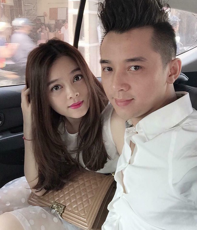 Cuối tuần của các hot mom: vợ đại gia kim cương bất ngờ khoe ảnh chụp theo trend ngã sấp mặt, bà bầu Hằng Túi bế con đi ăn tiệc - Ảnh 1. Cuối tuần của các hot mom: vợ đại gia kim cương bất ngờ khoe ảnh chụp theo trend ngã sấp mặt, bà bầu Hằng Túi bế con đi ăn tiệc - Ảnh 1.