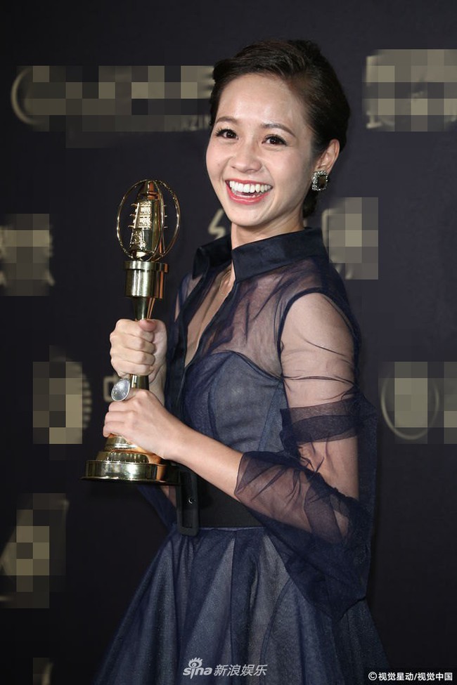 Lương Sơn Bá Hà Nhuận Đông tình tứ dắt vợ đi nhận giải đạo diễn xuất sắc nhất - Ảnh 8.