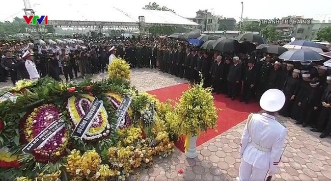 Cố Tổng bí thư Đỗ Mười trở về với đất mẹ quê hương - Ảnh 3. Cố Tổng bí thư Đỗ Mười trở về với đất mẹ quê hương - Ảnh 3.