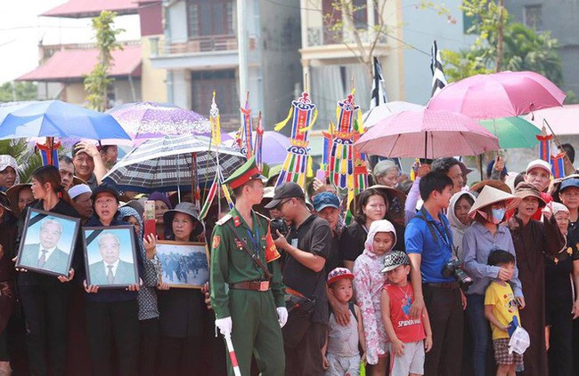Cố Tổng bí thư Đỗ Mười trở về với đất mẹ quê hương - Ảnh 13. Cố Tổng bí thư Đỗ Mười trở về với đất mẹ quê hương - Ảnh 13.