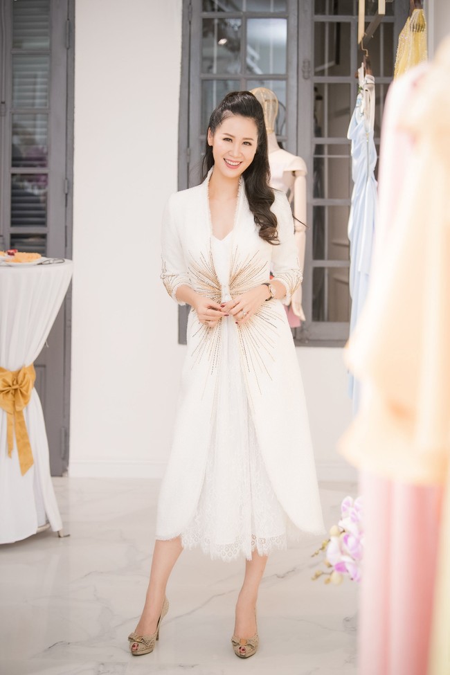 Hiếm lắm mới đi sự kiện sau khi rời showbiz, Hoa hậu Thùy Lâm vẫn xinh đẹp thách thức thời gian - Ảnh 12.