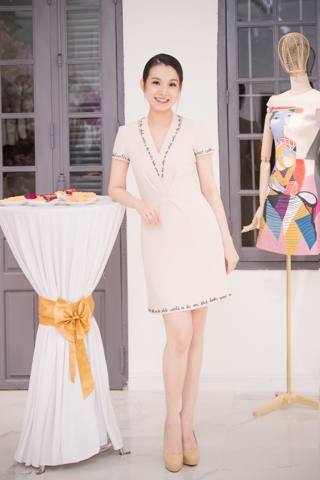 Hiếm lắm mới đi sự kiện sau khi rời showbiz, Hoa hậu Thùy Lâm vẫn xinh đẹp thách thức thời gian - Ảnh 2.