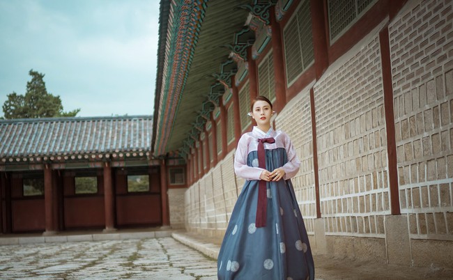 Phương Oanh Quỳnh búp bê khoe style cá tính ở Hàn Quốc - Ảnh 10.
